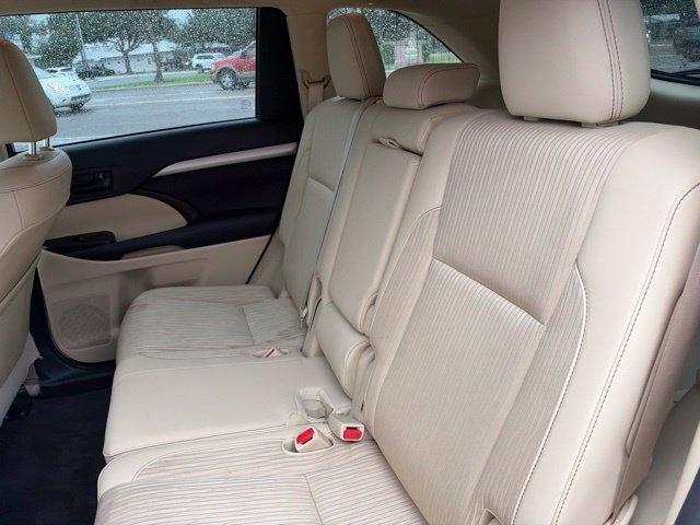 Toyota Highlander FWD 4dr V6 LE (Natl) 2016