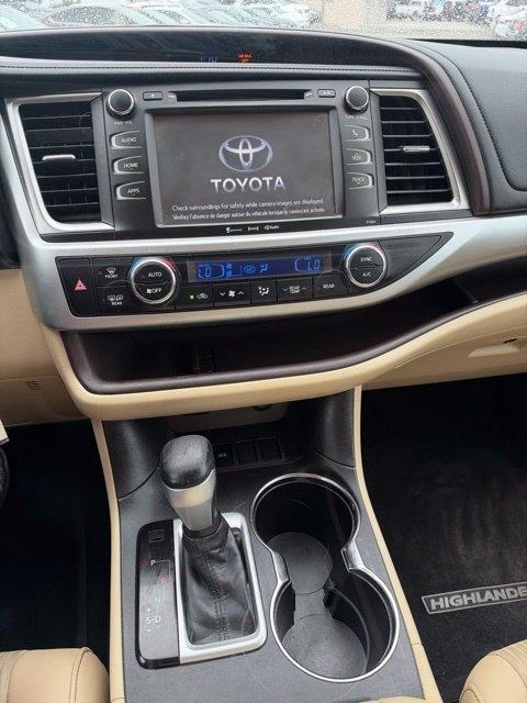 Toyota Highlander FWD 4dr V6 LE (Natl) 2016
