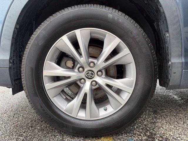 Toyota Highlander FWD 4dr V6 LE (Natl) 2016