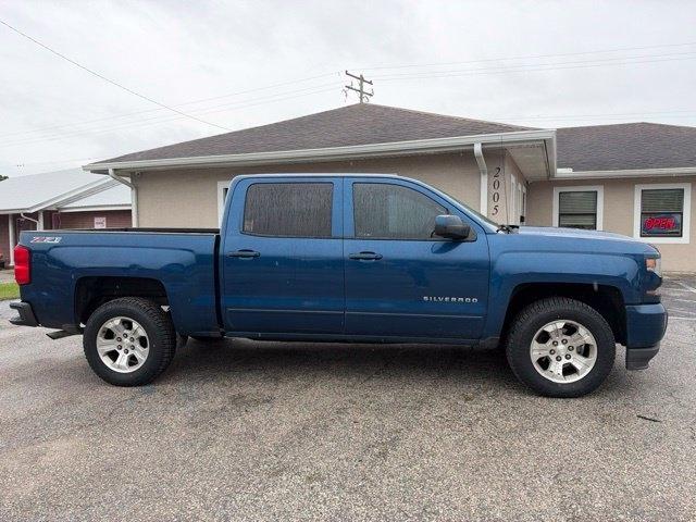 Chevrolet Silverado 1500 4WD Crew Cab 143.5" LT w/2LT 2017