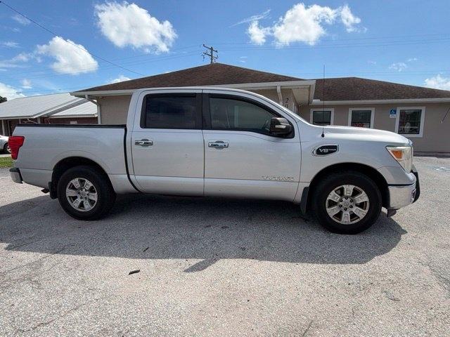 Nissan Titan 4x2 Crew Cab SV 2017