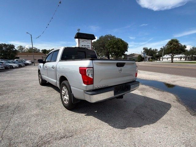 Nissan Titan 4x2 Crew Cab SV 2017