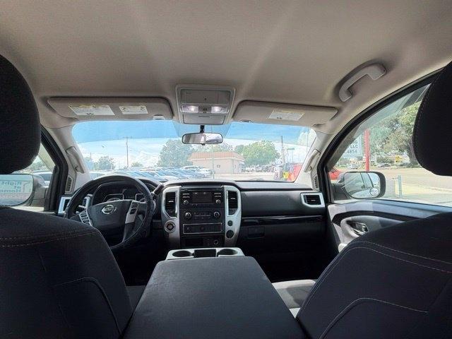 Nissan Titan 4x2 Crew Cab SV 2017