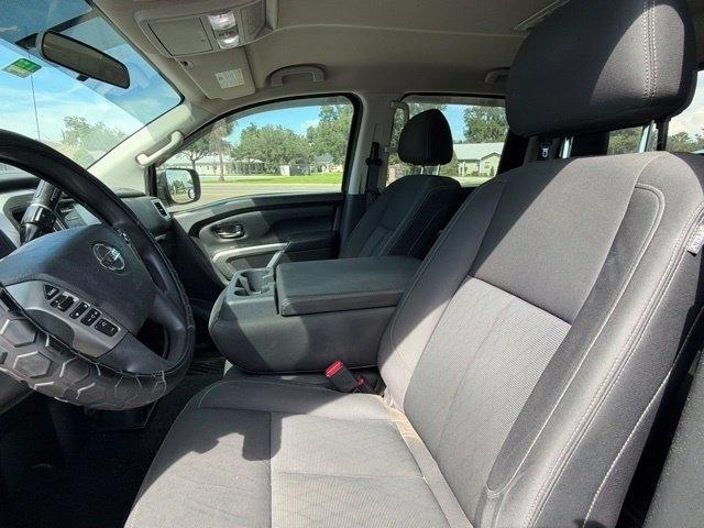 Nissan Titan 4x2 Crew Cab SV 2017