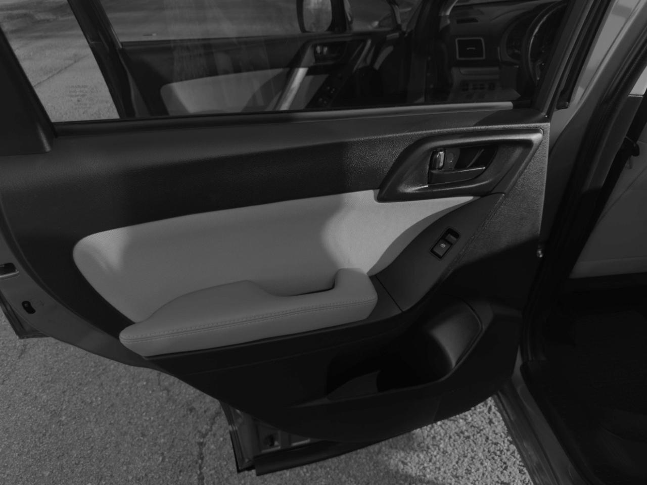 Subaru Forester 2.5i Premium PZEV CVT 2016