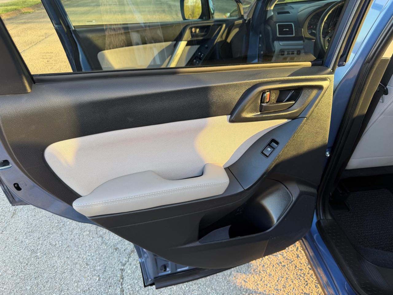 Subaru Forester 2.5i Premium PZEV CVT 2016