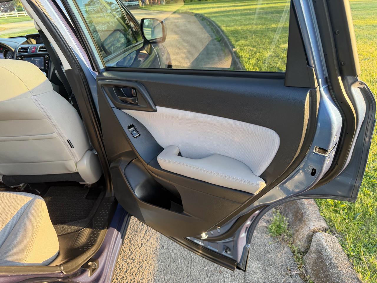 Subaru Forester 2.5i Premium PZEV CVT 2016