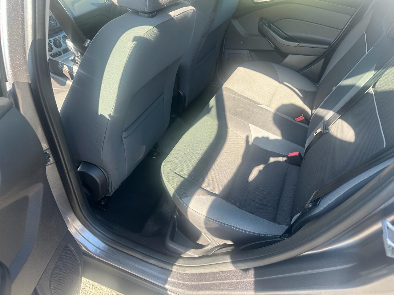 Ford Focus SE Sedan 2014