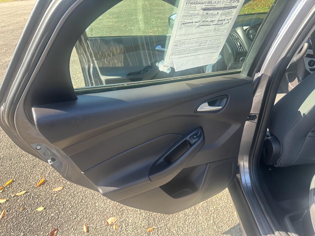 Ford Focus SE Sedan 2014