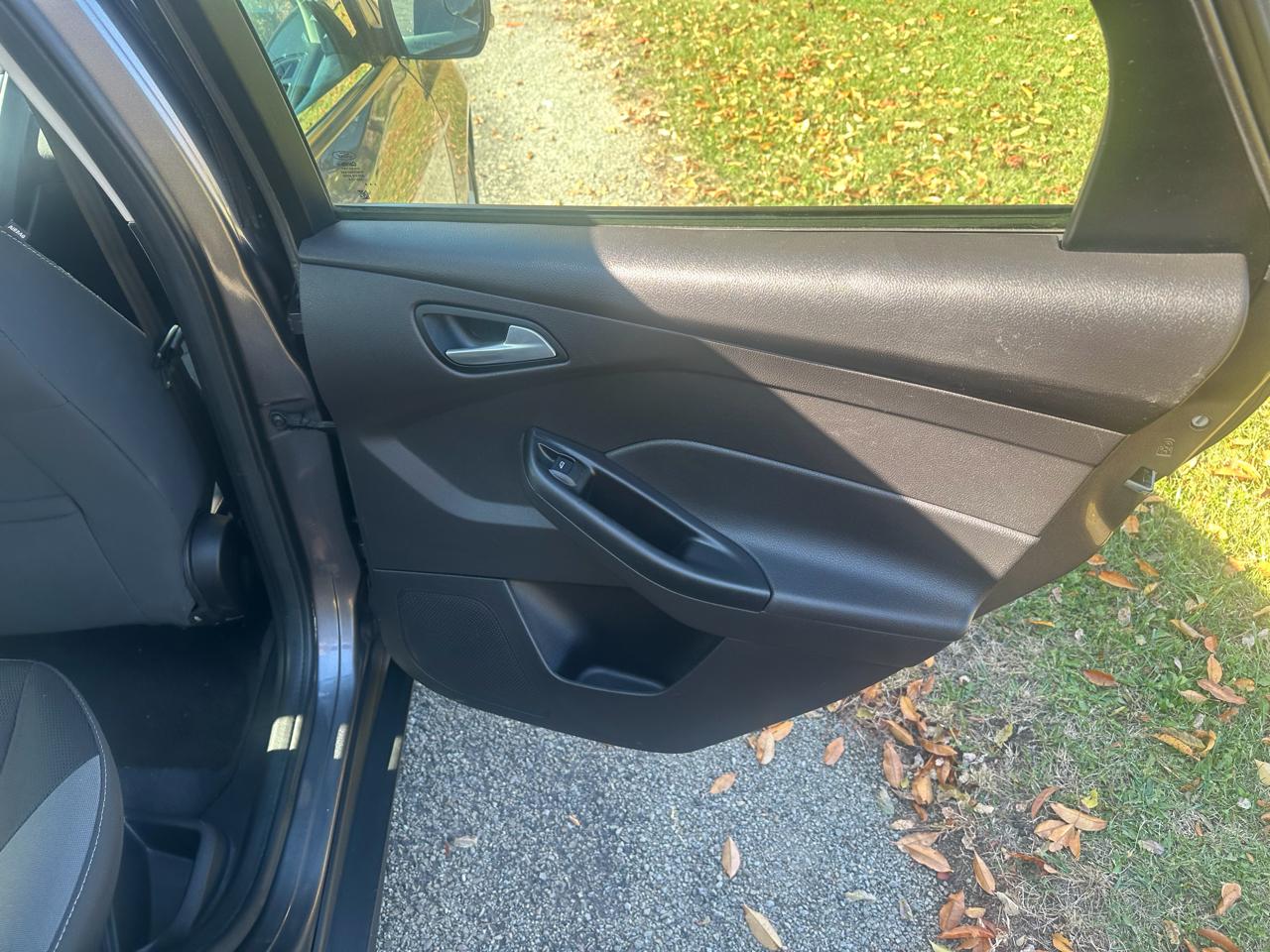 Ford Focus SE Sedan 2014