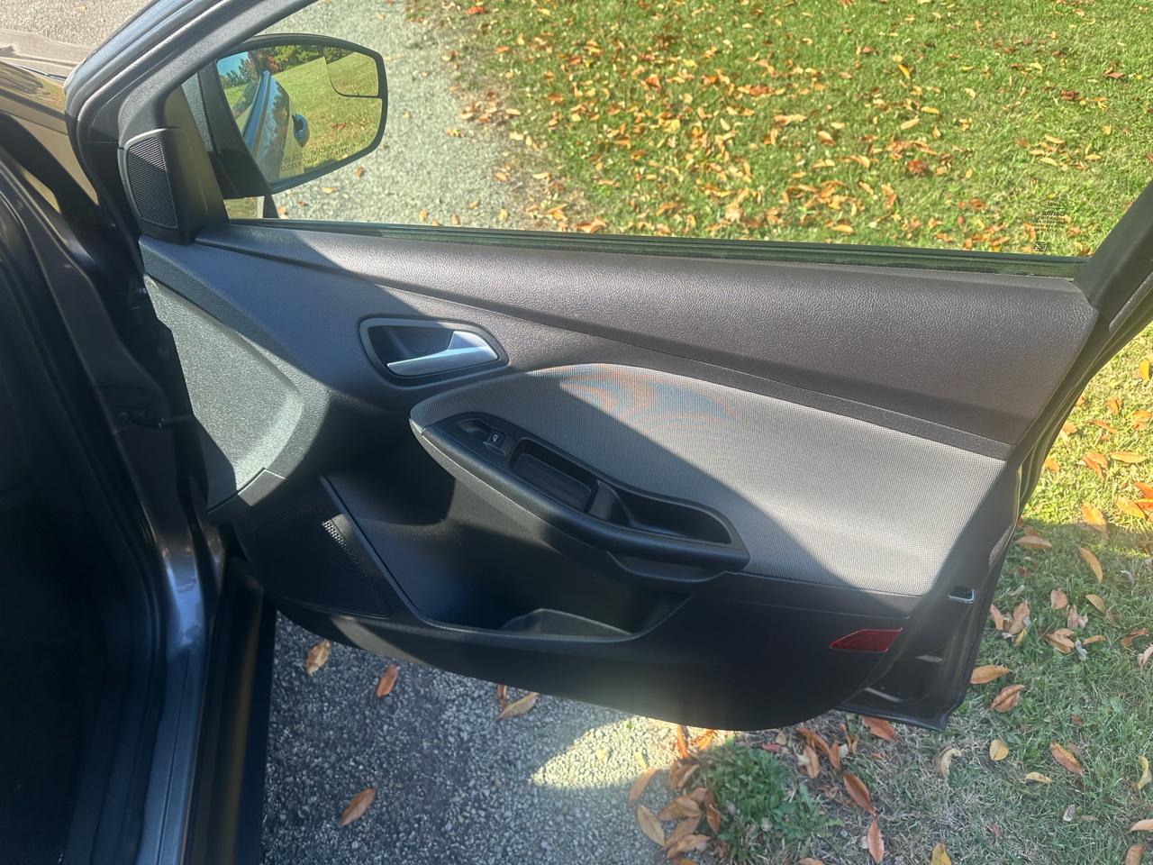 Ford Focus SE Sedan 2014