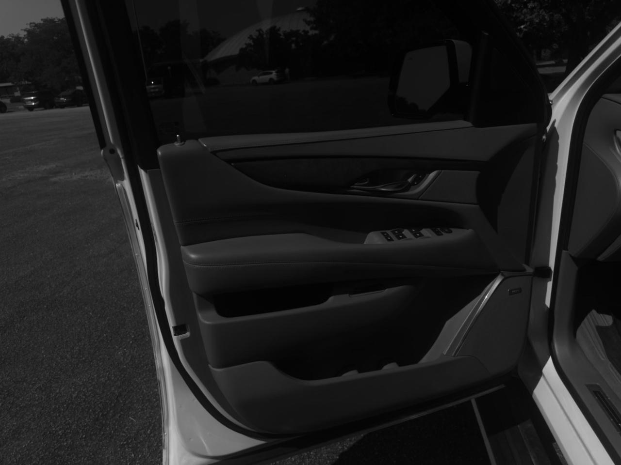 Cadillac Escalade ESV Platinum 4WD 2016