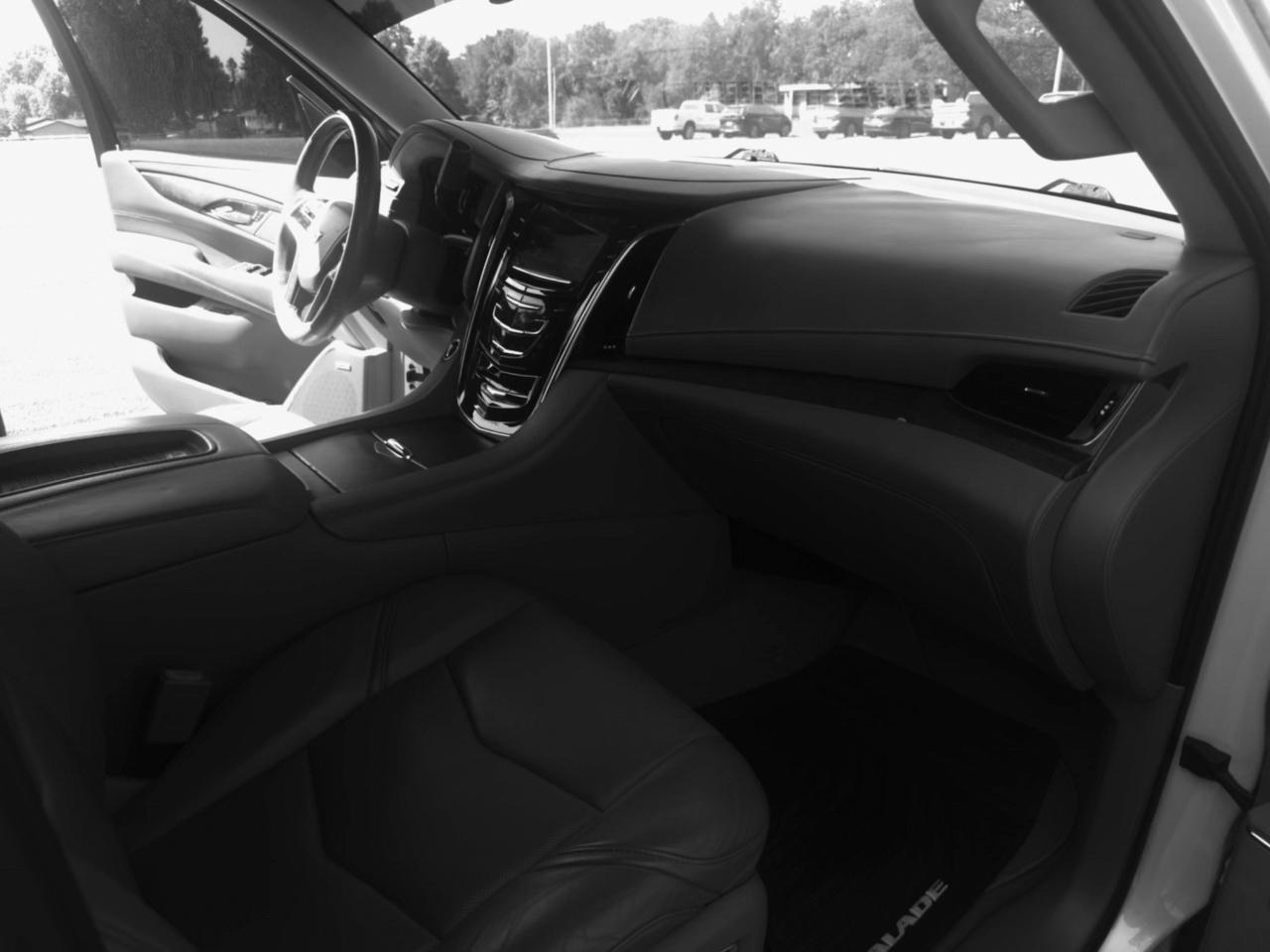 Cadillac Escalade ESV Platinum 4WD 2016