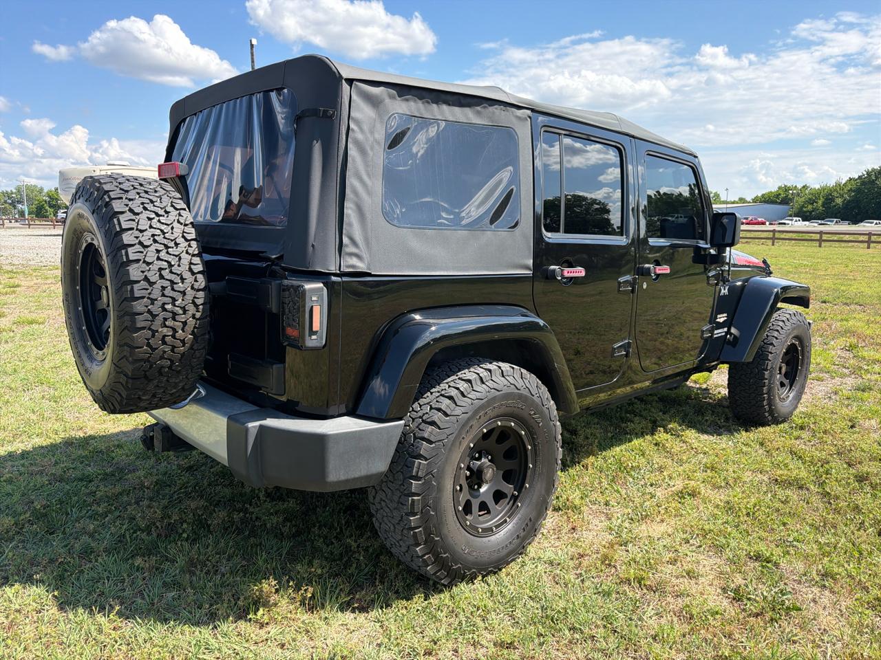Jeep Wrangler Unlimited Sahara 4WD 2012