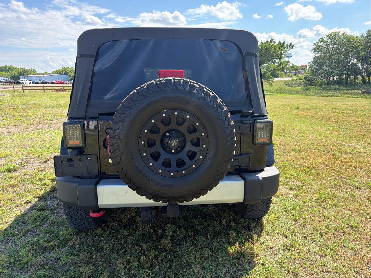 Jeep Wrangler Unlimited Sahara 4WD 2012