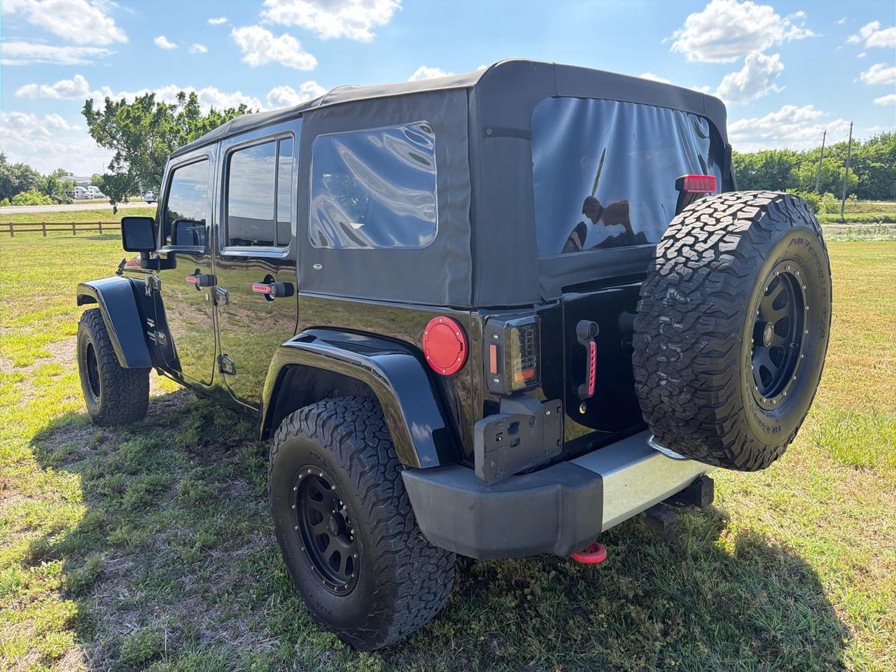 Jeep Wrangler Unlimited Sahara 4WD 2012