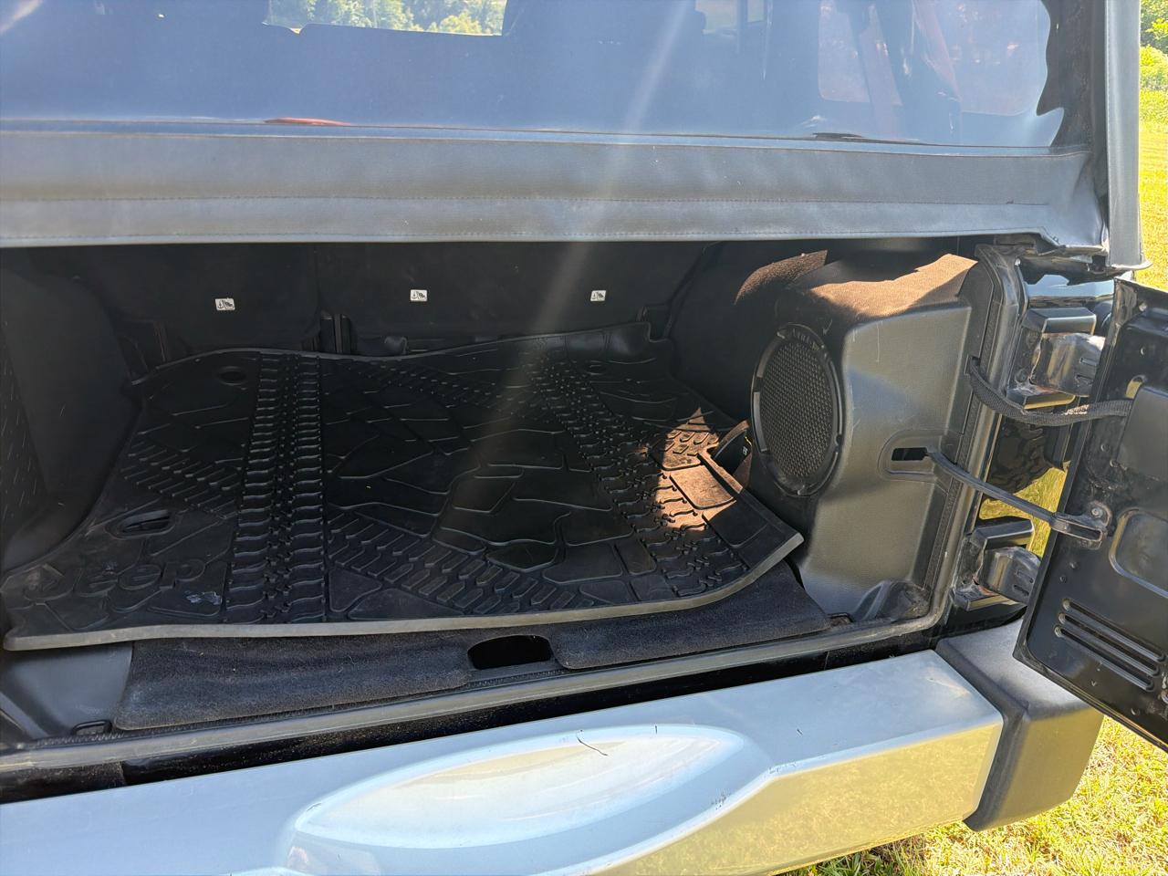 Jeep Wrangler Unlimited Sahara 4WD 2012