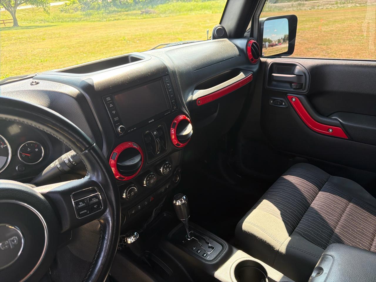 Jeep Wrangler Unlimited Sahara 4WD 2012