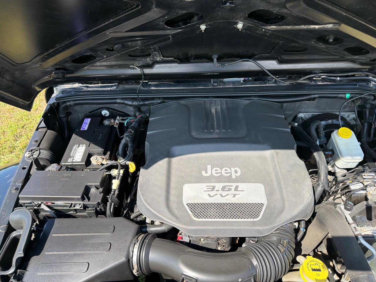 Jeep Wrangler Unlimited Sahara 4WD 2012
