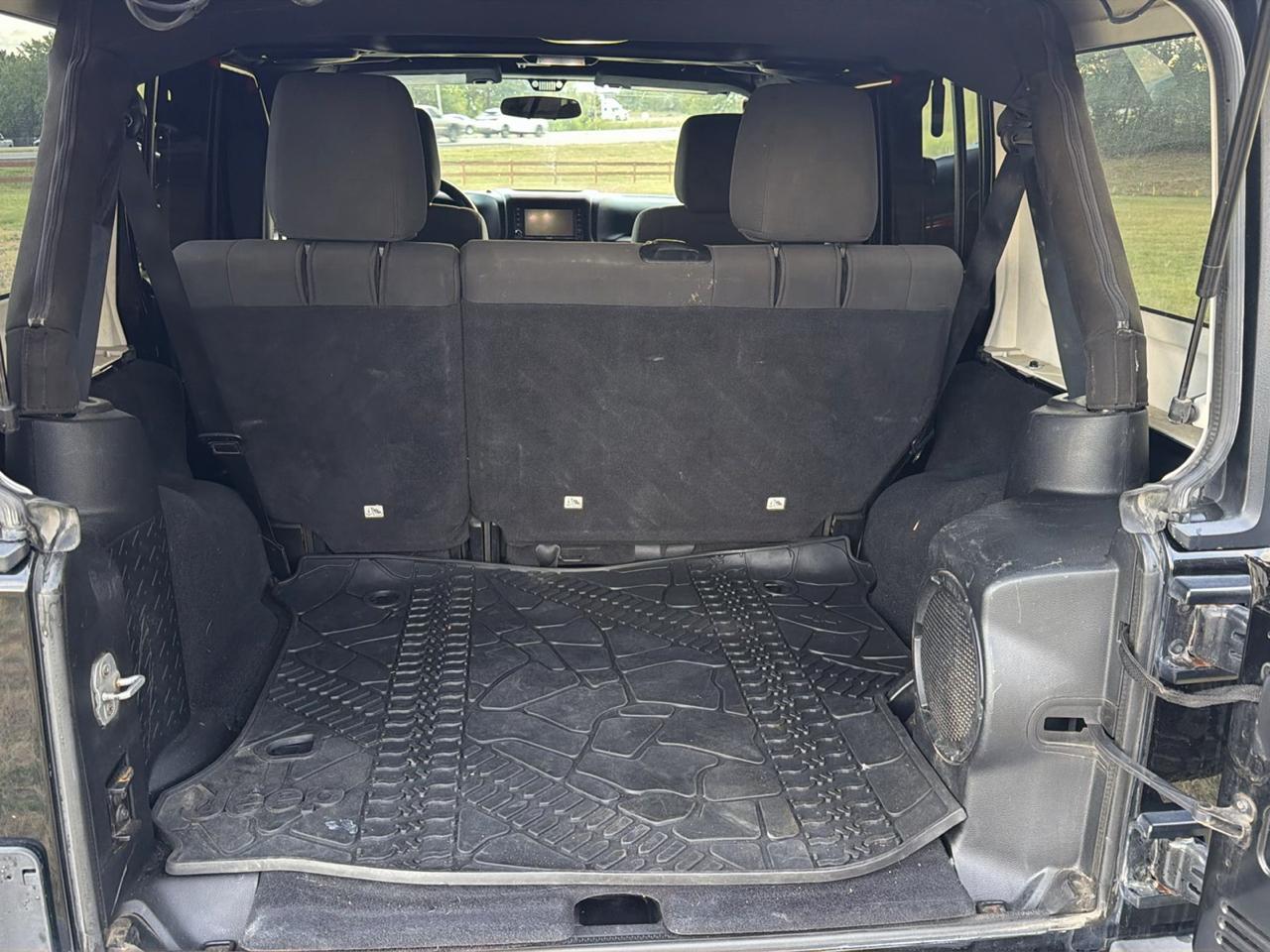 Jeep Wrangler Unlimited Sahara 4WD 2012