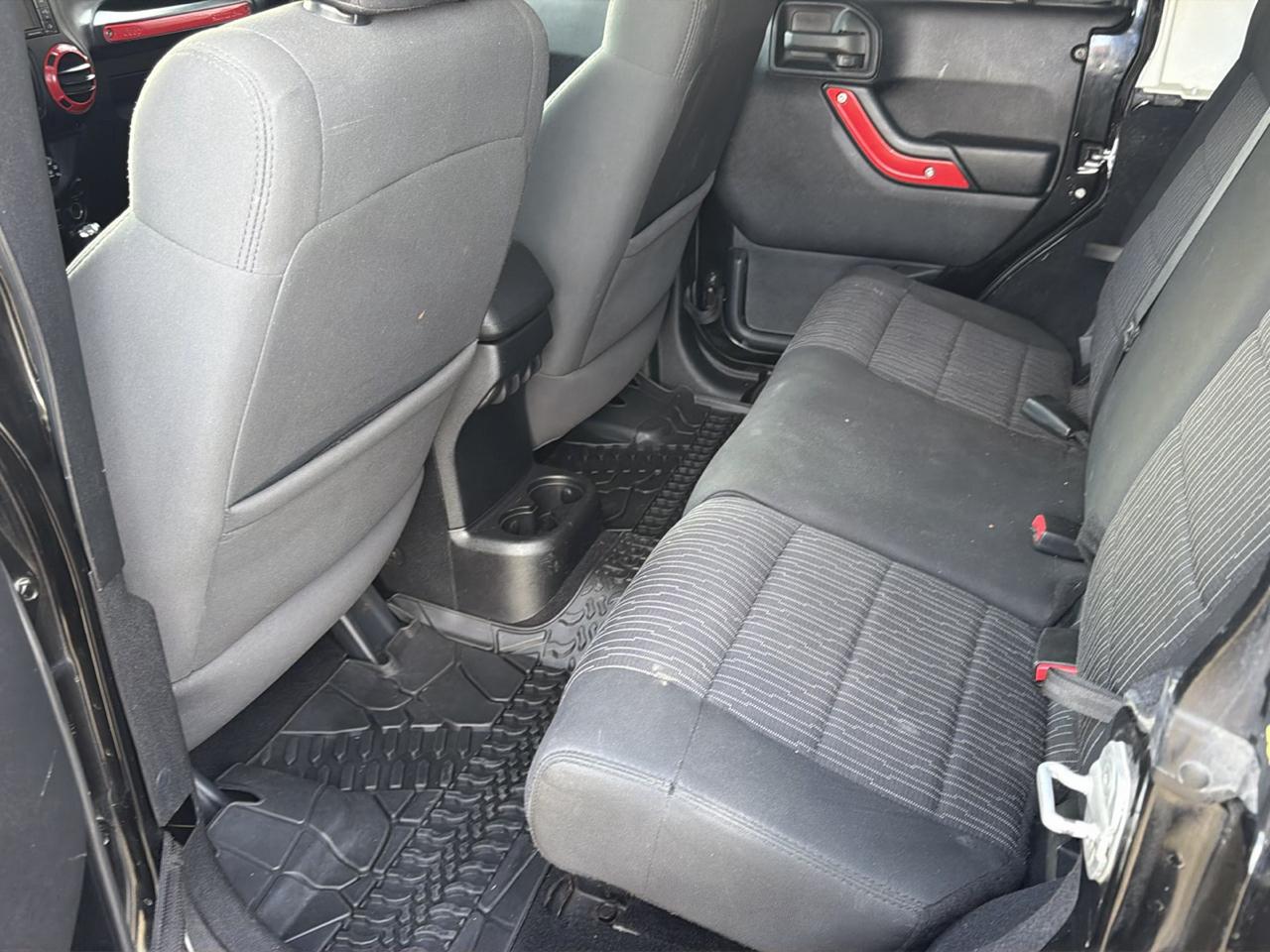 Jeep Wrangler Unlimited Sahara 4WD 2012