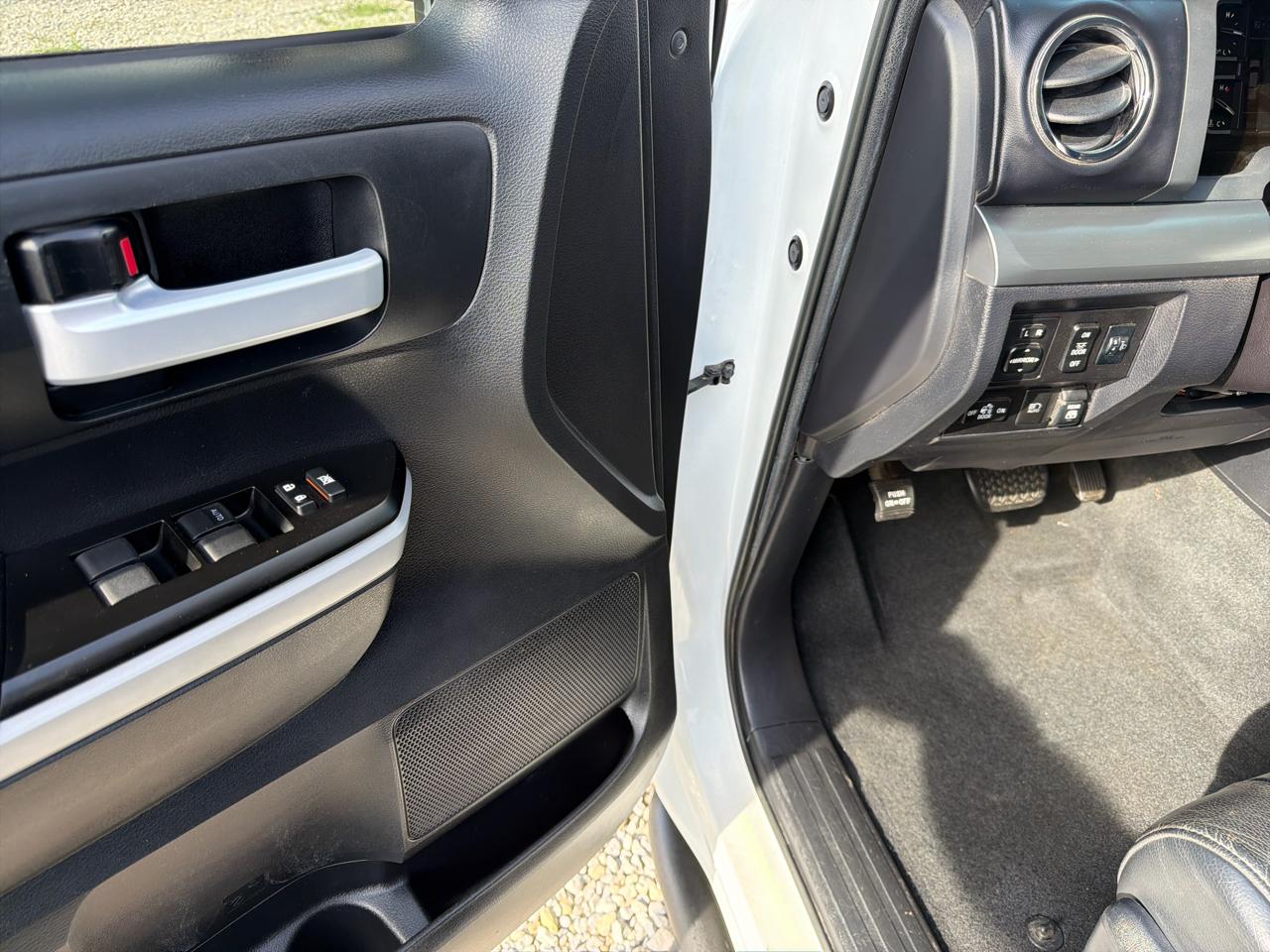 Toyota Tundra SR5 5.7L V8 CrewMax 4WD 2019