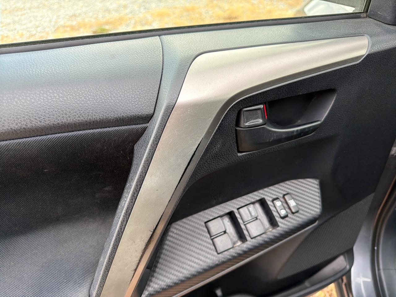 2013 Toyota RAV4 XLE - Photo 14