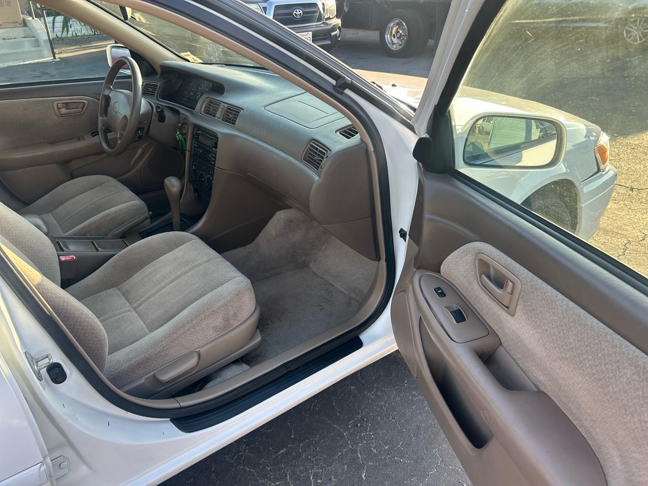 Toyota Camry 4dr Sdn XLE V6 Auto 2000