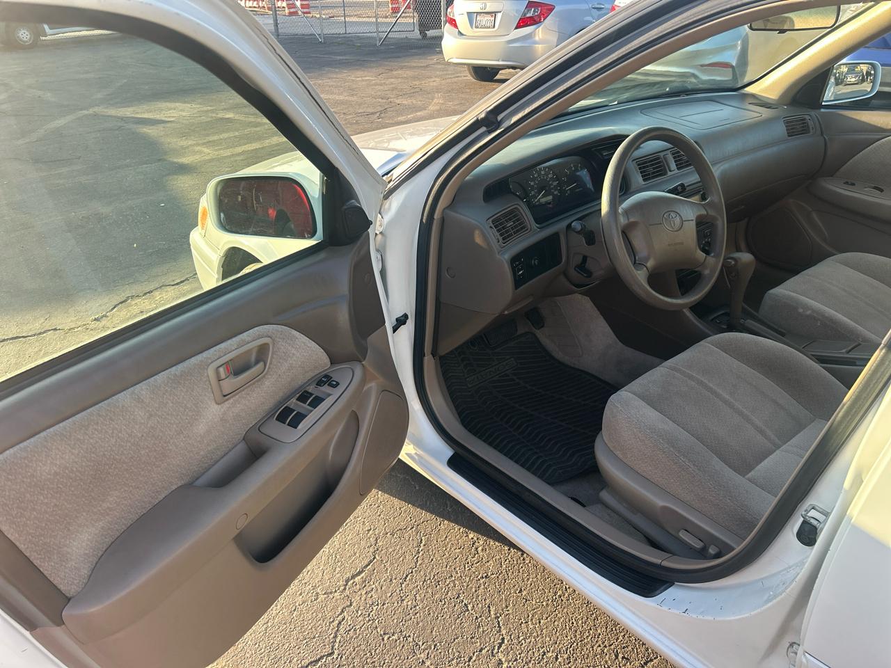 Toyota Camry 4dr Sdn XLE V6 Auto 2000