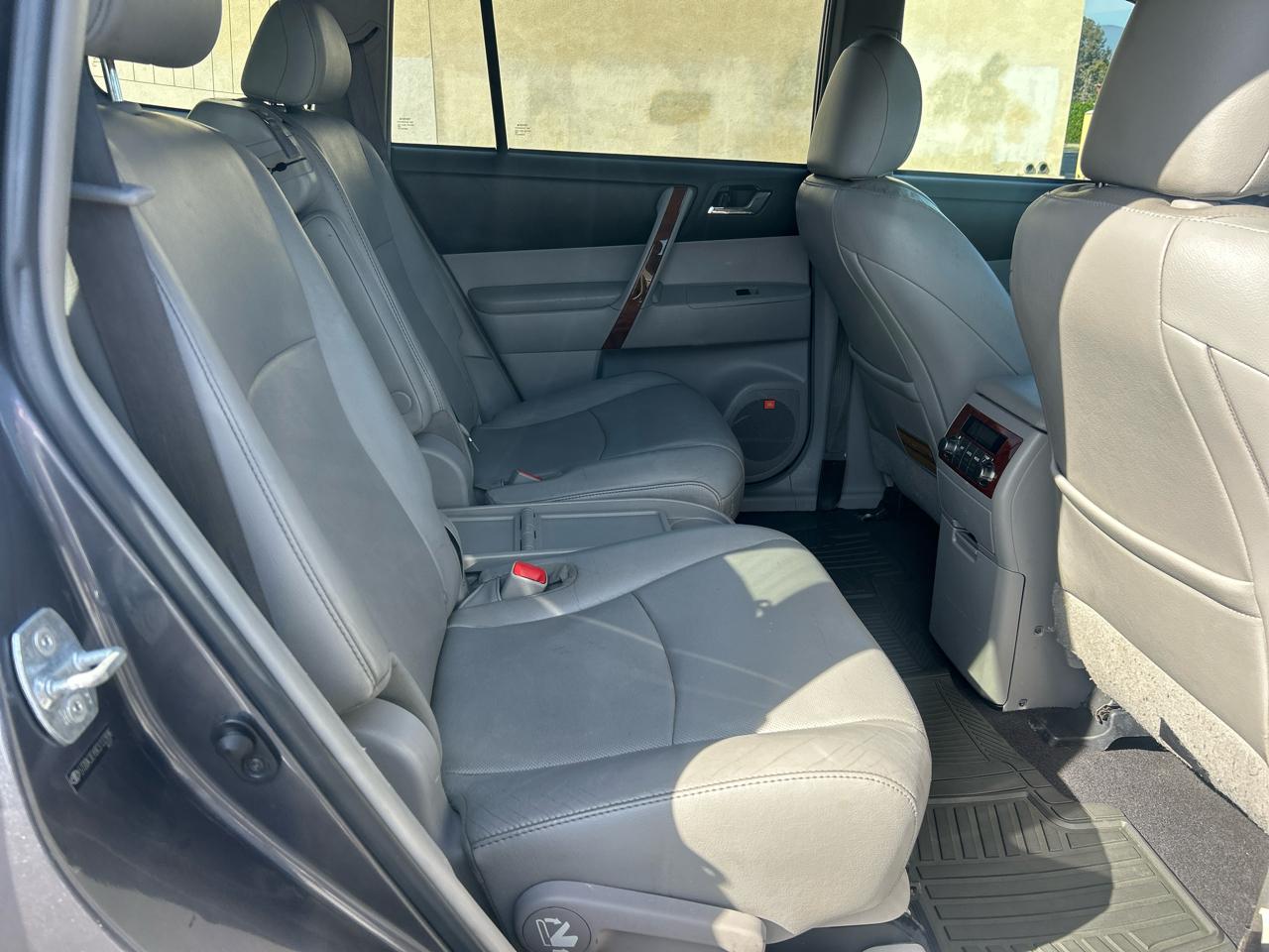 Toyota Highlander 4WD 4dr V6 Limited (Natl) 2012