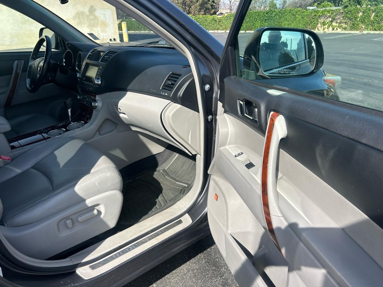 Toyota Highlander 4WD 4dr V6 Limited (Natl) 2012