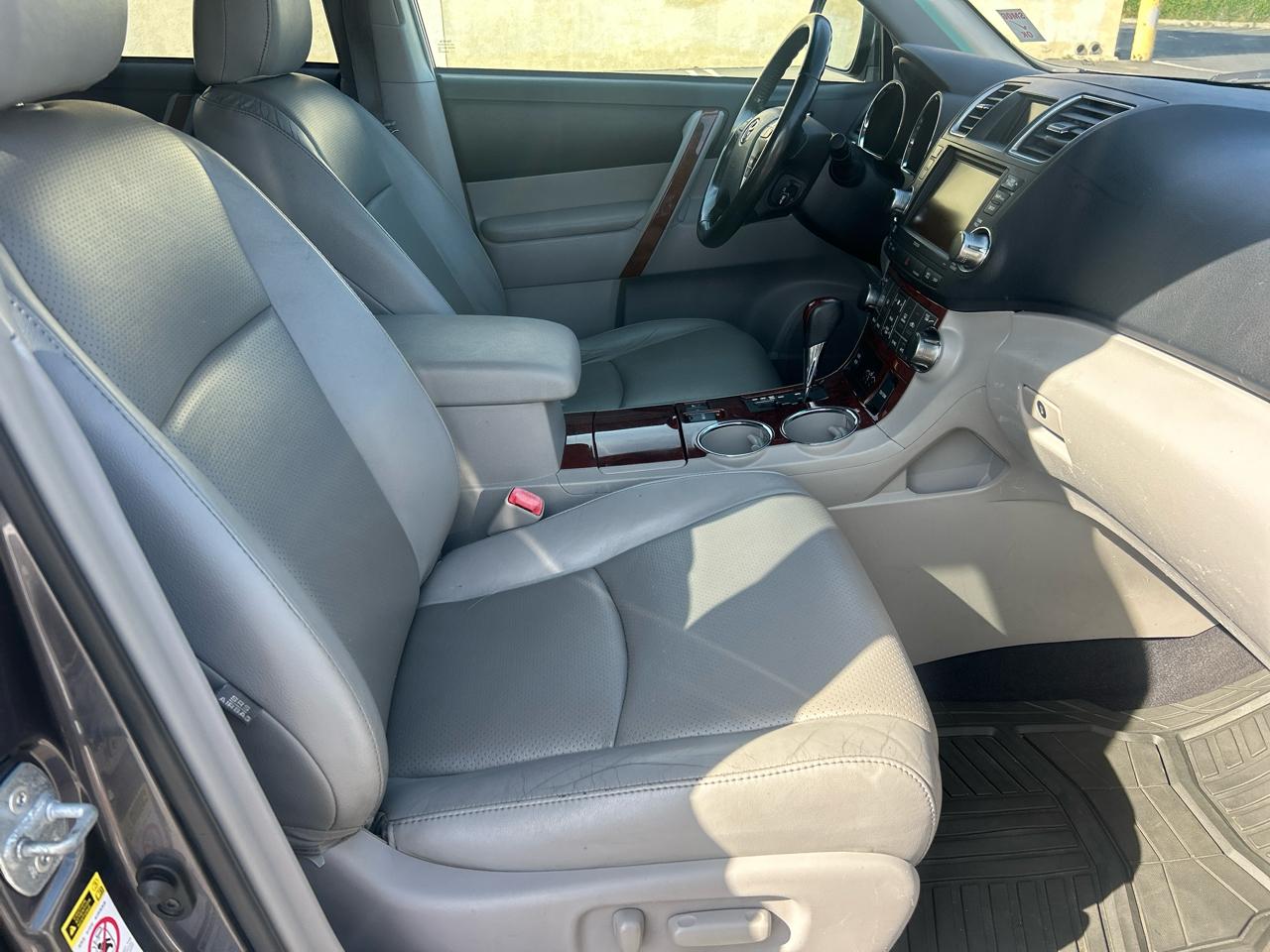 Toyota Highlander 4WD 4dr V6 Limited (Natl) 2012