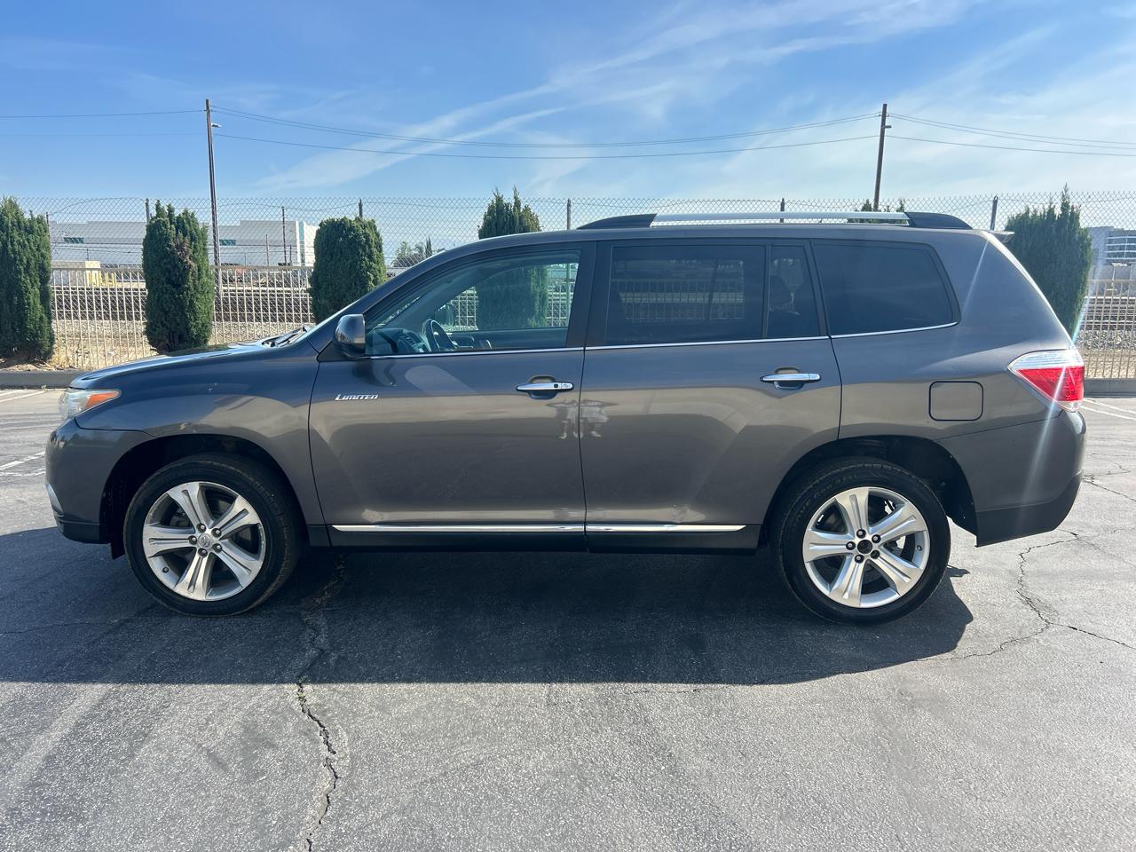 Toyota Highlander 4WD 4dr V6 Limited (Natl) 2012