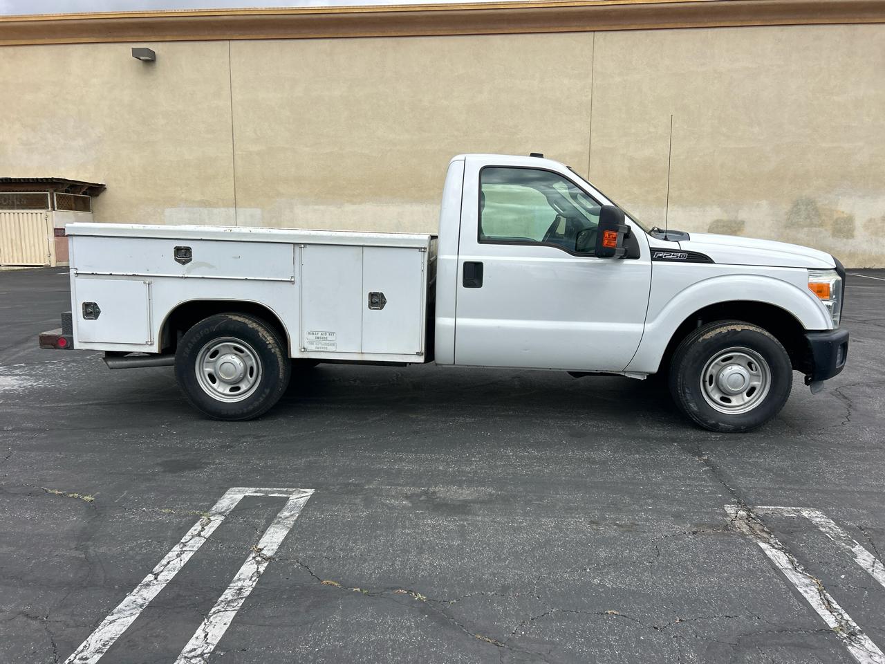Ford Super Duty F-250 SRW 2WD Reg Cab 137" XLT 2011