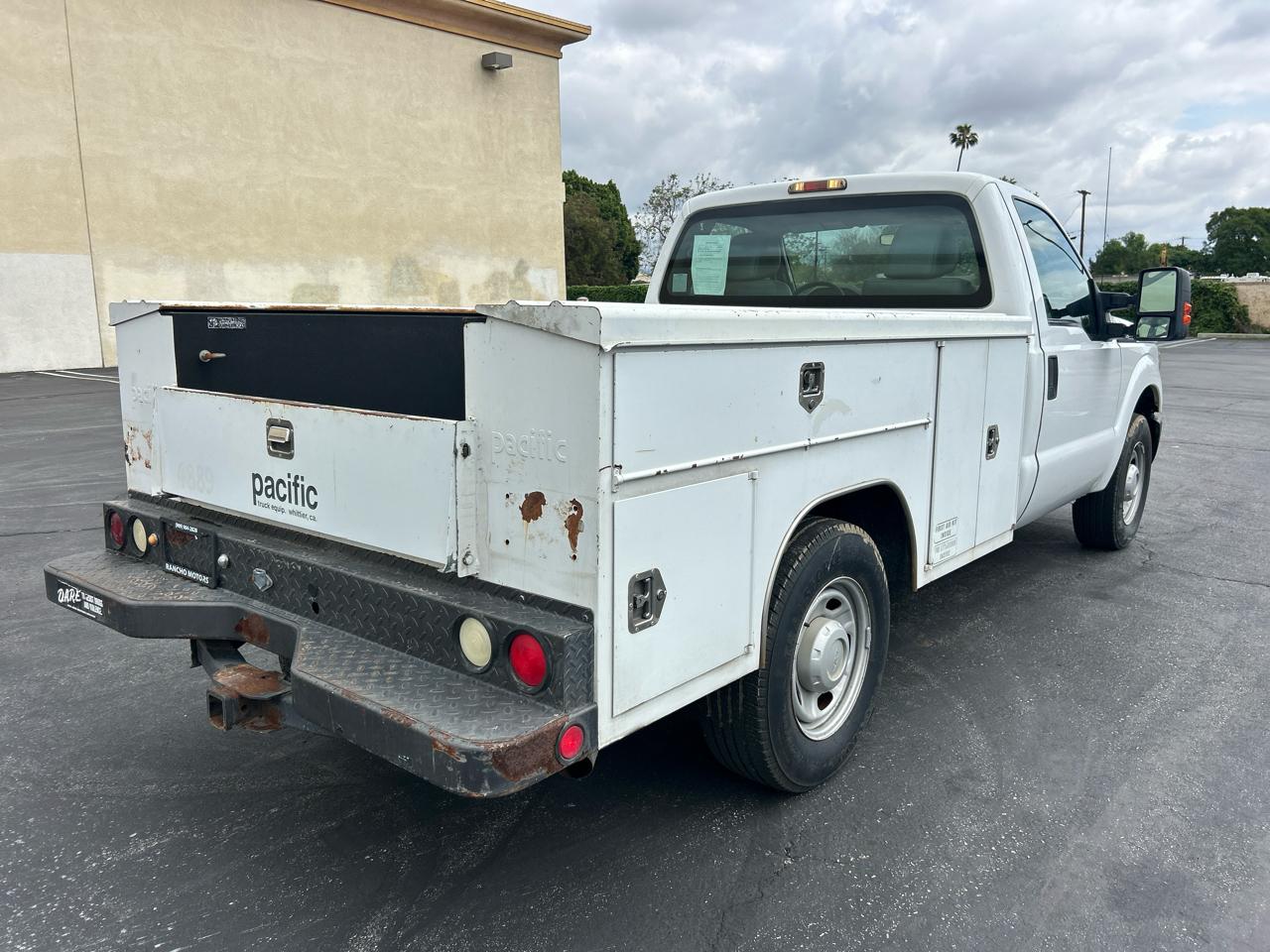 Ford Super Duty F-250 SRW 2WD Reg Cab 137" XLT 2011