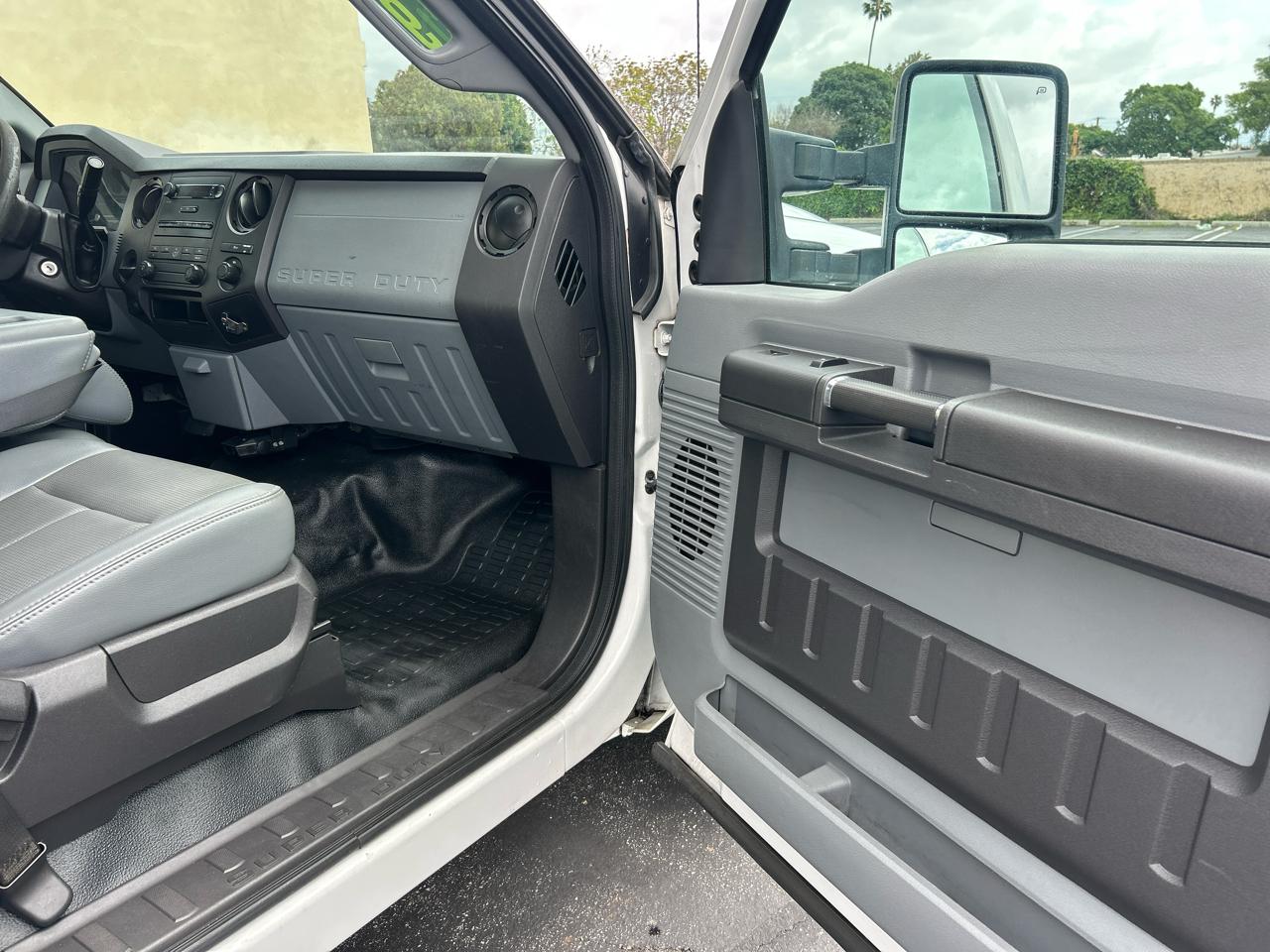 Ford Super Duty F-250 SRW 2WD Reg Cab 137" XLT 2011