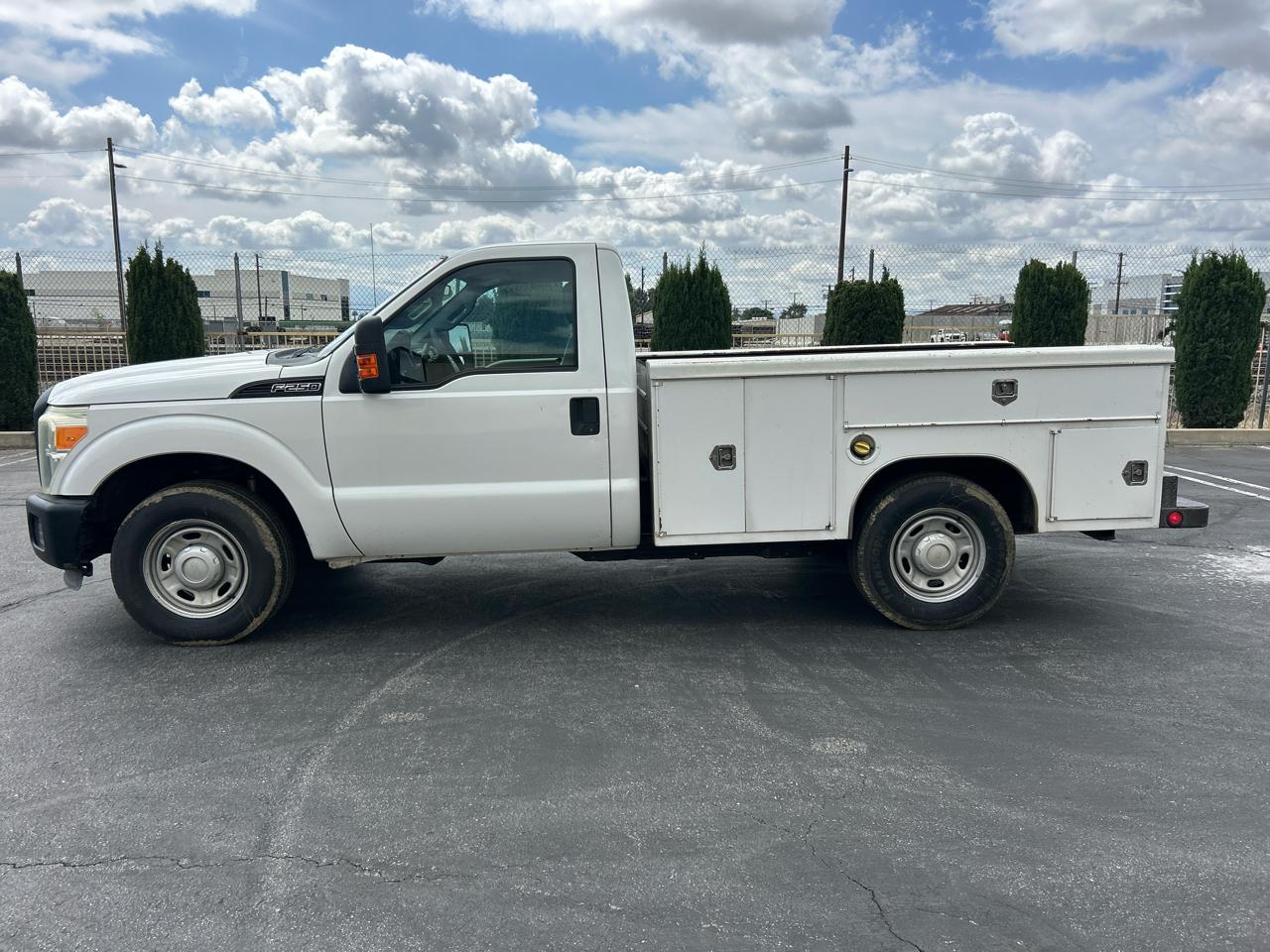 Ford Super Duty F-250 SRW 2WD Reg Cab 137" XLT 2011