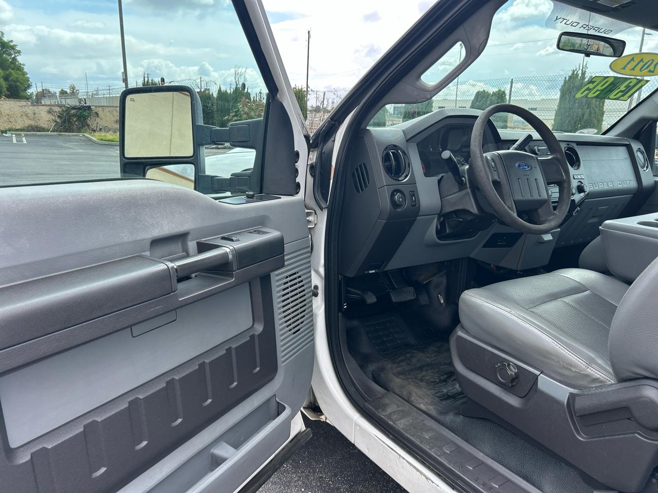 Ford Super Duty F-250 SRW 2WD Reg Cab 137" XLT 2011