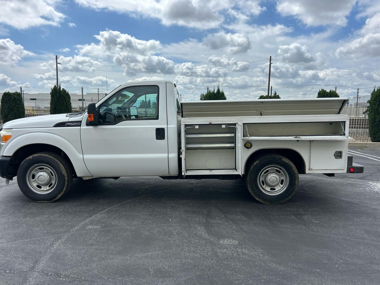 Ford Super Duty F-250 SRW 2WD Reg Cab 137" XLT 2011