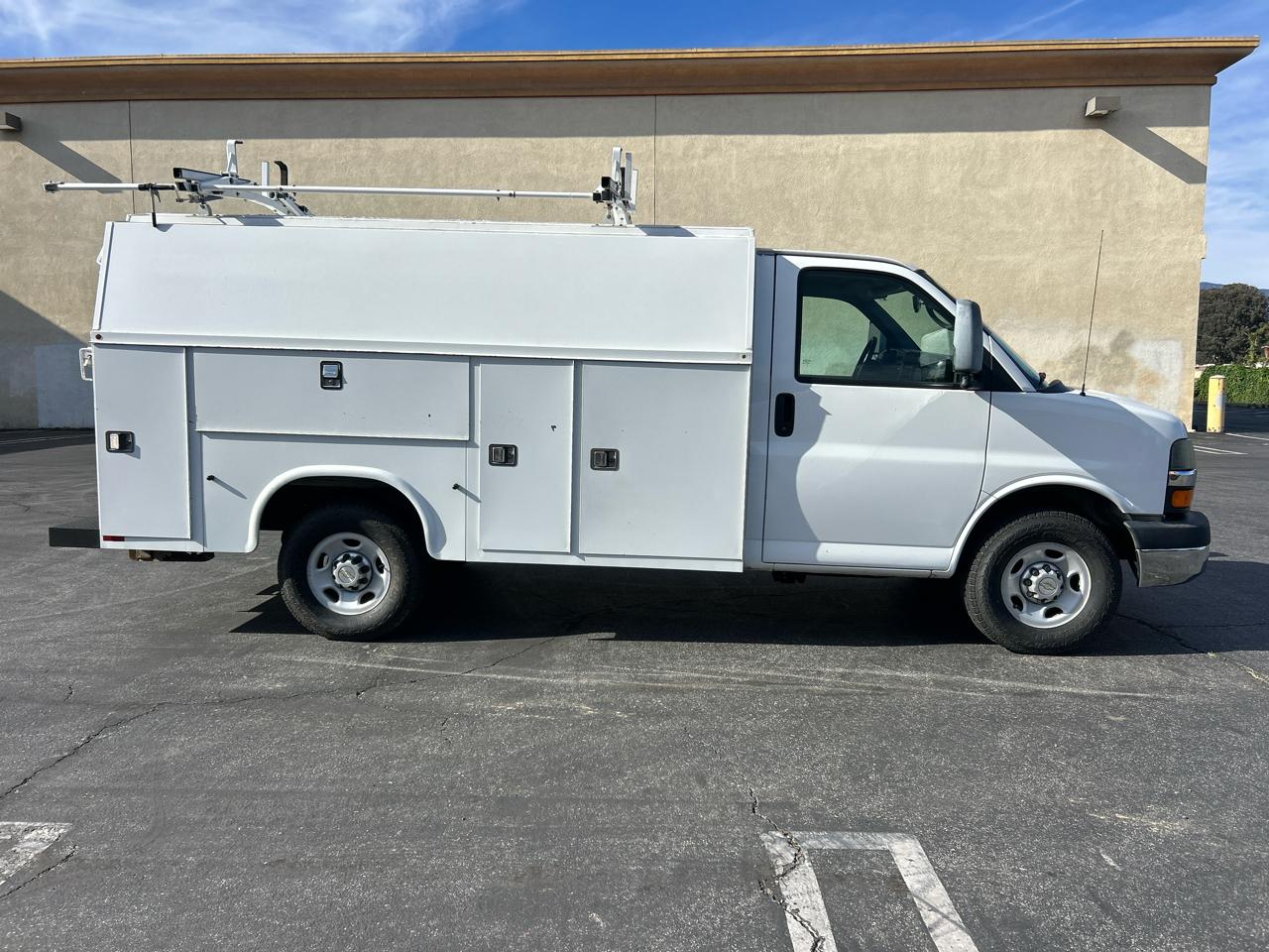 Chevrolet Express Commercial Cutaway 3500 Van 139" 2013