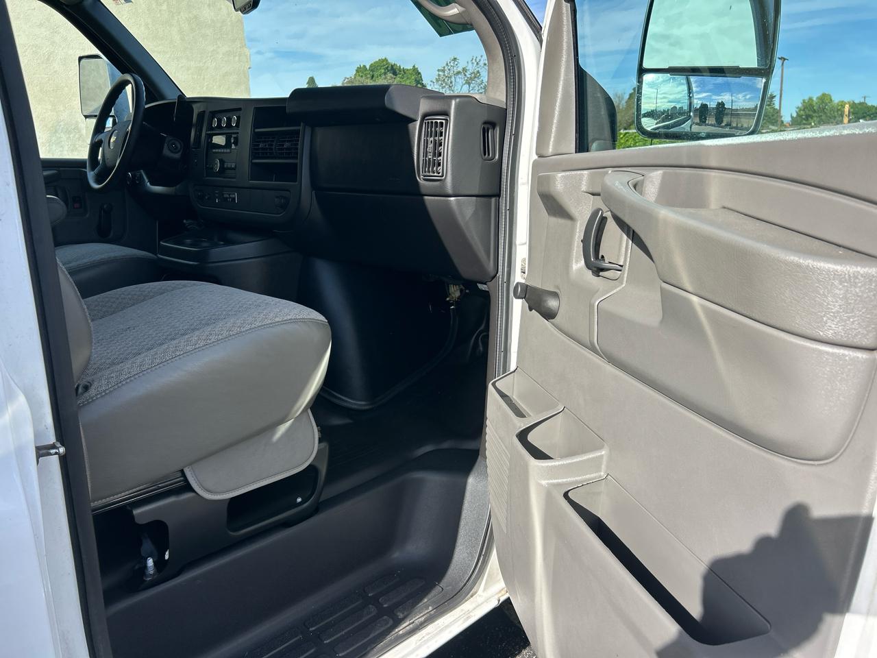 Chevrolet Express Commercial Cutaway 3500 Van 139" 2013