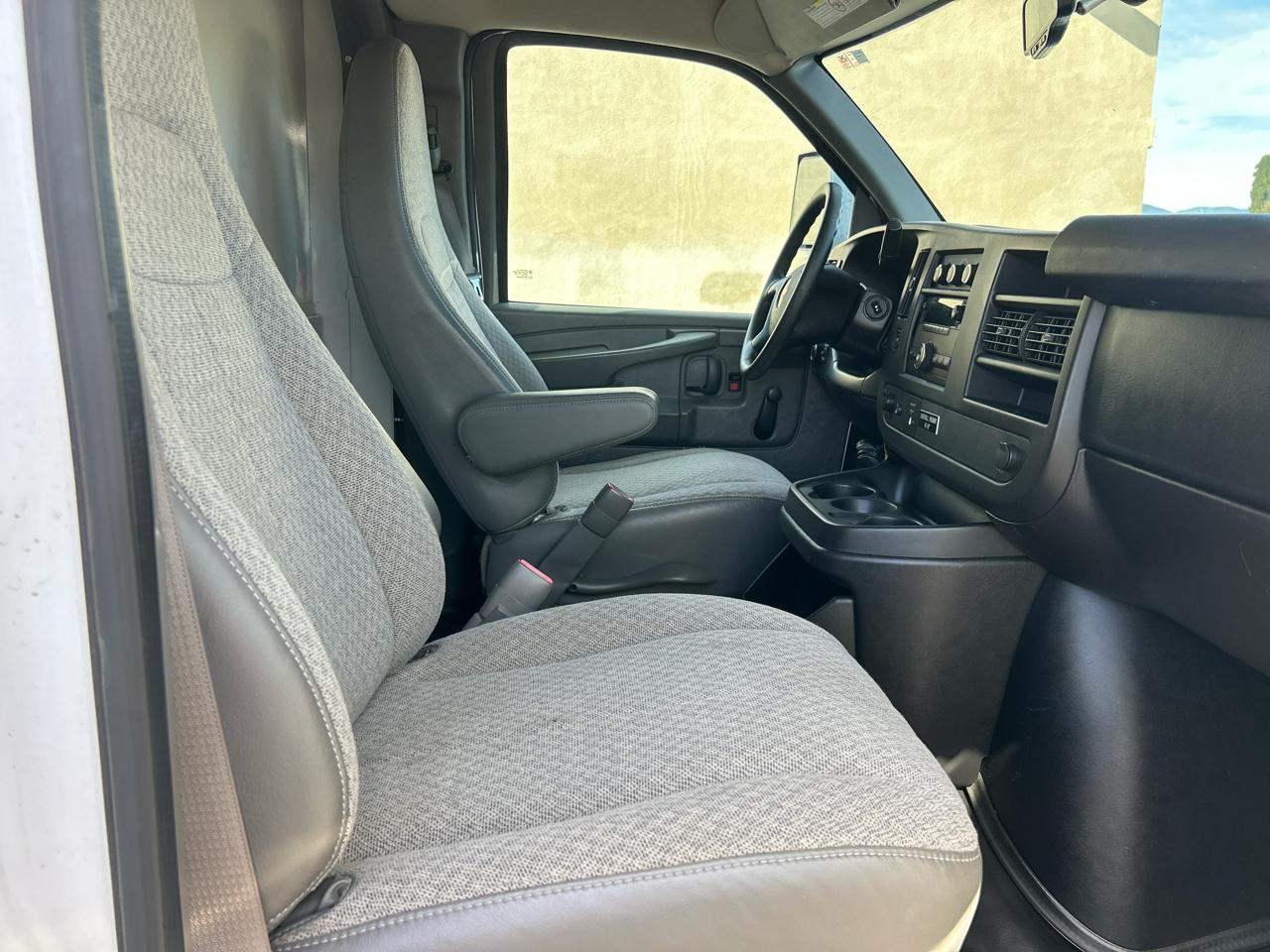 Chevrolet Express Commercial Cutaway 3500 Van 139" 2013