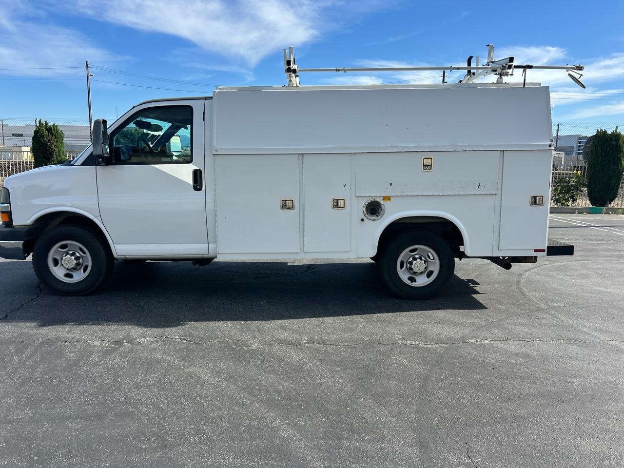 Chevrolet Express Commercial Cutaway 3500 Van 139" 2013