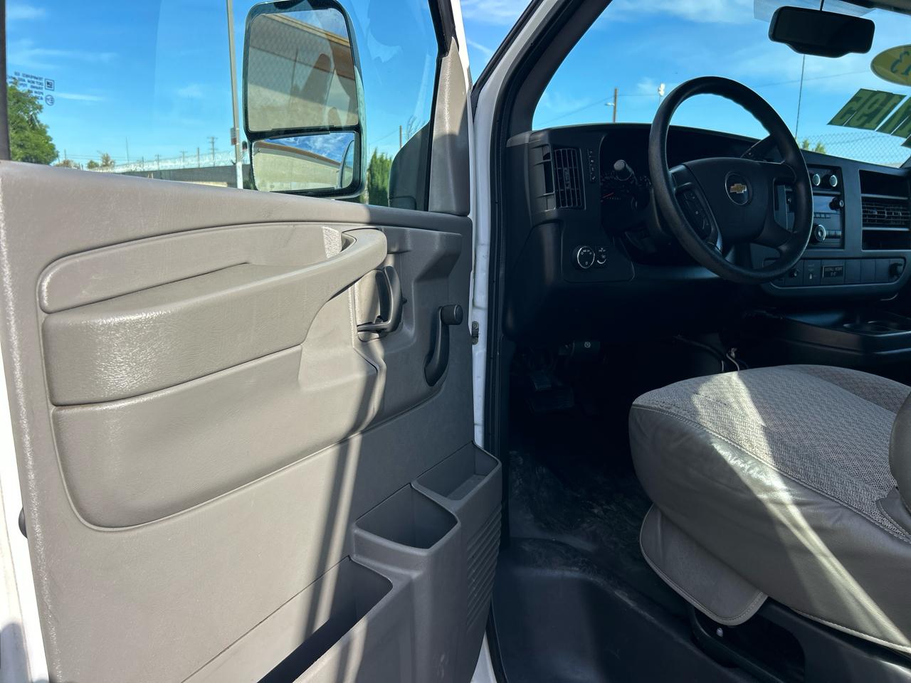 Chevrolet Express Commercial Cutaway 3500 Van 139" 2013