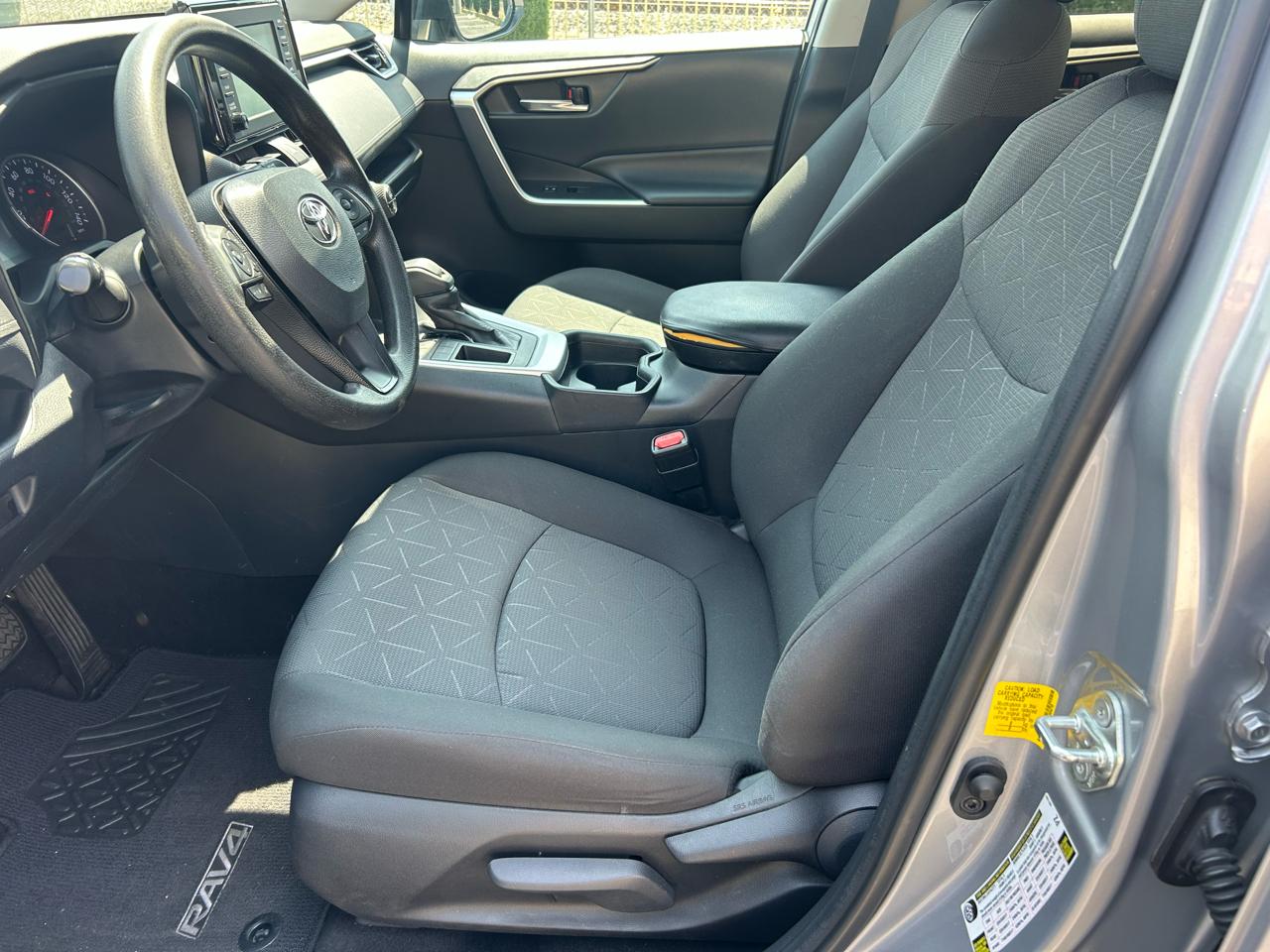 Toyota RAV4 XLE FWD (Natl) 2019