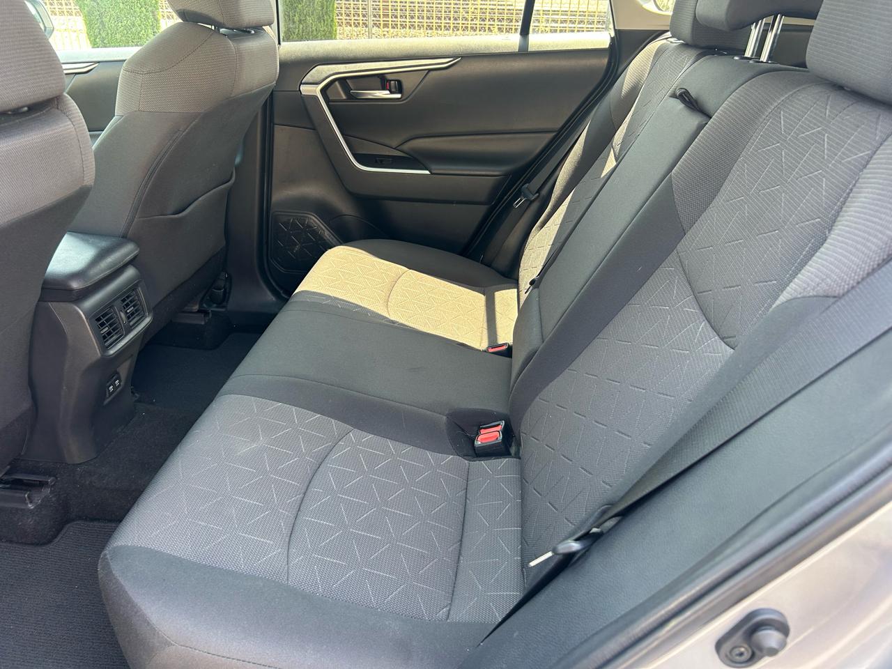 Toyota RAV4 XLE FWD (Natl) 2019