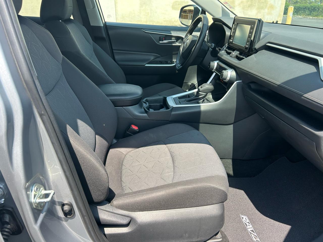 Toyota RAV4 XLE FWD (Natl) 2019