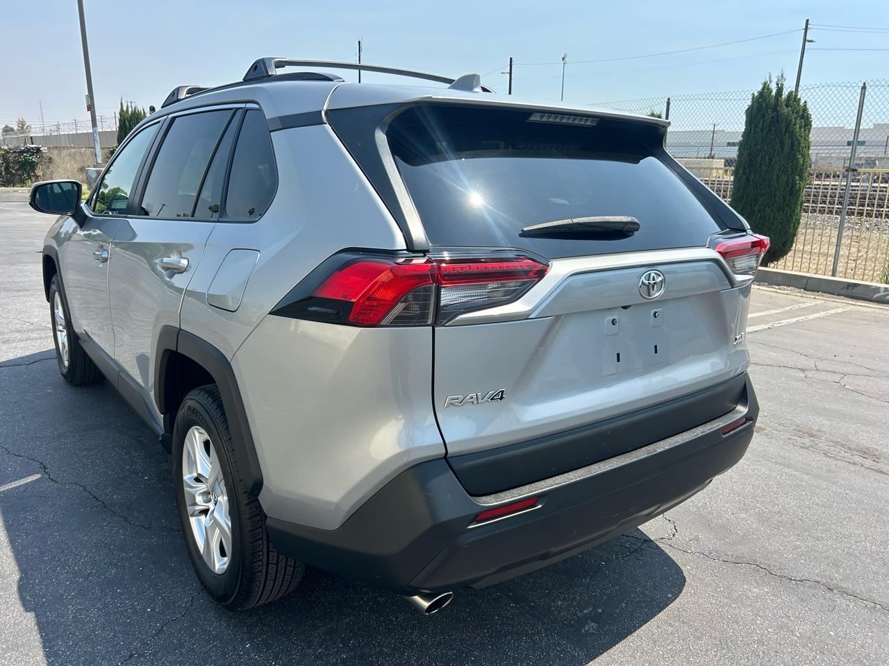 Toyota RAV4 XLE FWD (Natl) 2019