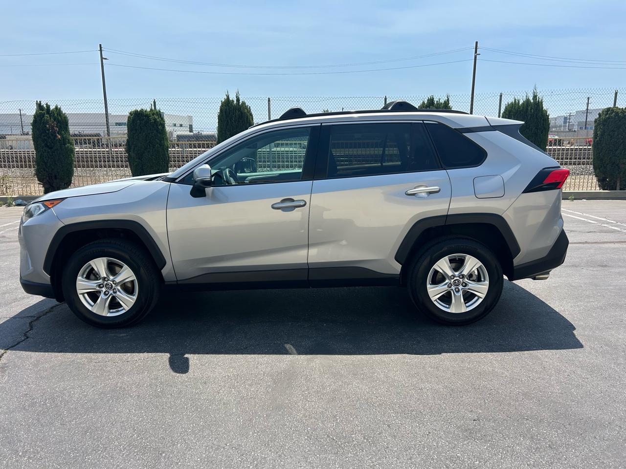 Toyota RAV4 XLE FWD (Natl) 2019