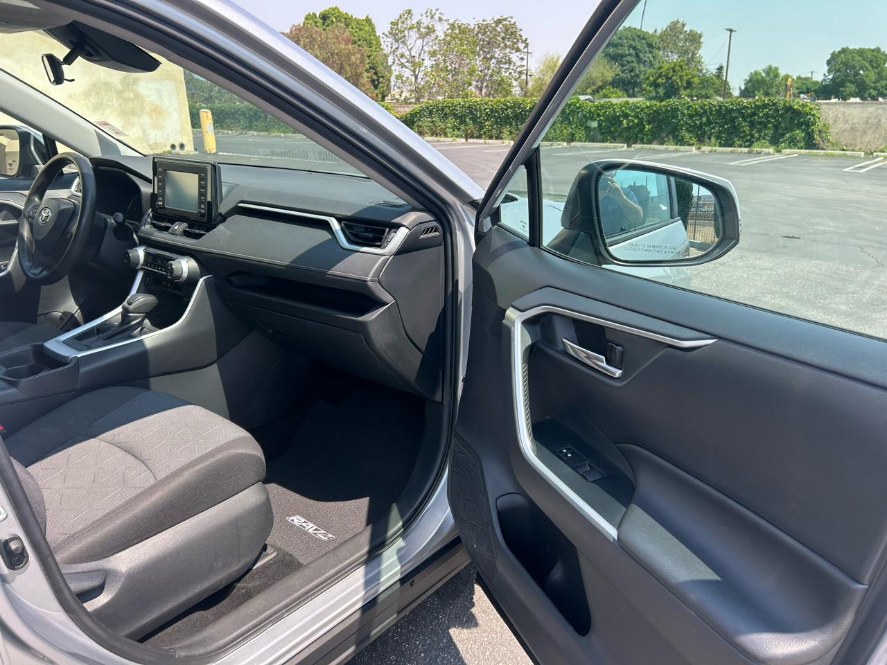 Toyota RAV4 XLE FWD (Natl) 2019